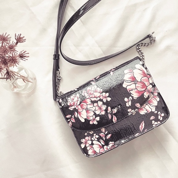 Dkny Handbags - DKNY Bryant Park Chain Crossbody Bag